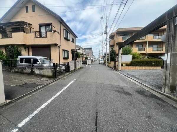 小平市立小平第二小学校まで約700mと通いやすい距離にあります。公園も近く、外遊びがしやすい立地。