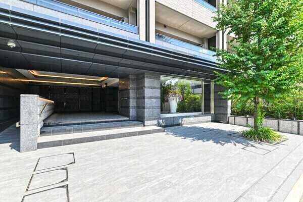 中央本線・西武多摩川線「武蔵境」駅徒歩9分の立地。徒歩圏内にスーパーや小学校がある豊かな住環境です。