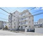 JR南武線・京浜急行本線「八丁畷」駅 徒歩6分。2路線利用可能な立地。生活利便施設充実のエリアです。