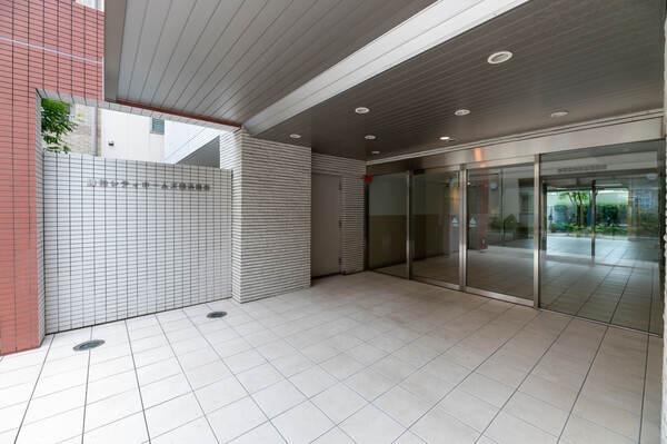 茶色のタイルがアクセントになり、外観も素敵ですね。