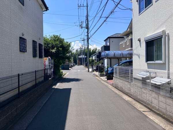 周辺は閑静な住宅街です。