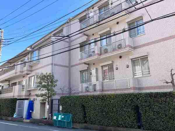 京浜急行線「弘明寺」駅、横浜市営地下鉄ブルーライン線「弘明寺」駅ともに徒歩10分で利用できます。