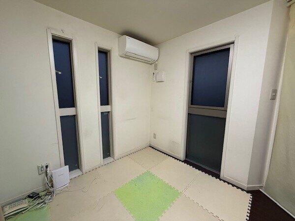 1階、約6.8帖の洋室です。