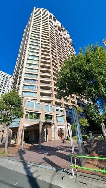 地上36階建の麻布十番エリアのランドマークタワーレジデンスです。