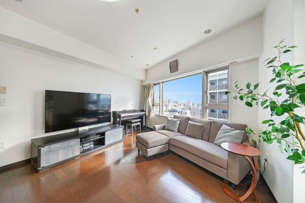 13階東南、南西角部屋につき、日照・眺望・通風良好