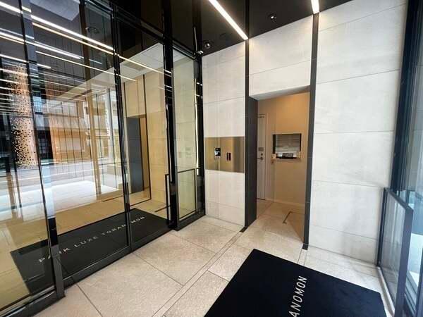ビッグターミナル駅である「新橋」駅徒歩13分の好立地。新幹線や飛行機での移動もスムーズです。