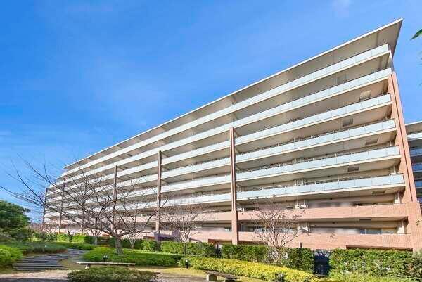 総戸数150戸のビッグコミュニティです。全住戸が南向きとなるように住棟が配置されています。