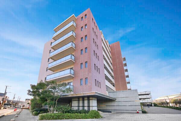 総戸数150戸のビッグコミュニティです。全住戸が南向きとなるように住棟が配置されています。