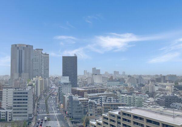 都心を見下ろす開放感のある眺望。敷地内プライベートパークに面し、正面に建物が建つ心配はございません。