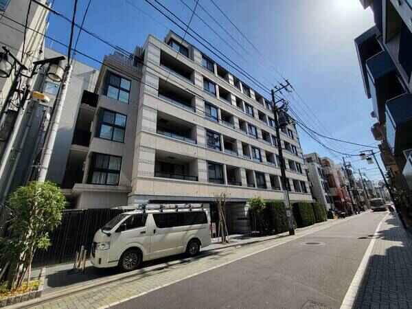 2021年築、JR総武中央緩行線「西荻窪」駅まで徒歩5分、外国のような石貼りデザインの外観が特徴です