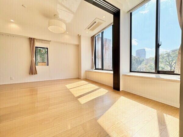 LDは約14.2帖。床暖房が搭載されており、寒い冬も足元から室内をじんわり温めてくれます。