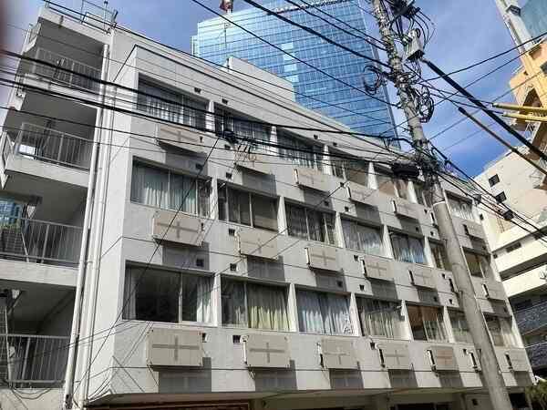 東京メトロ日比谷線・都営大江戸線・東京メトロ千代田線など複数路線を使いこなせるロケーションです。