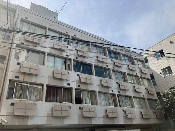 東京メトロ日比谷線・都営大江戸線・東京メトロ千代田線など複数路線を使いこなせるロケーションです。