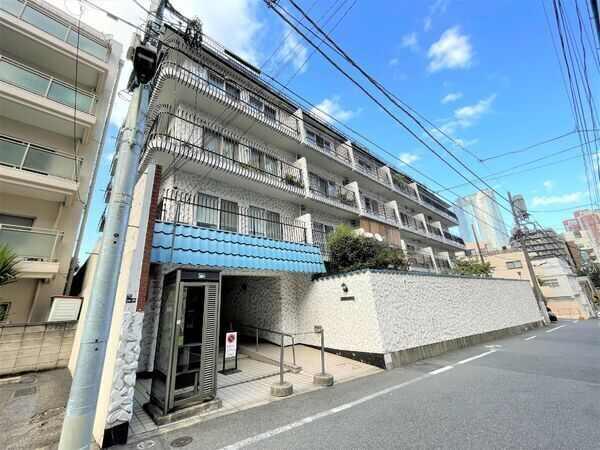 5路線4駅利用可能。交通利便性に優れたロケーションに所在。2018年3月、大規模修繕工事実施済です。