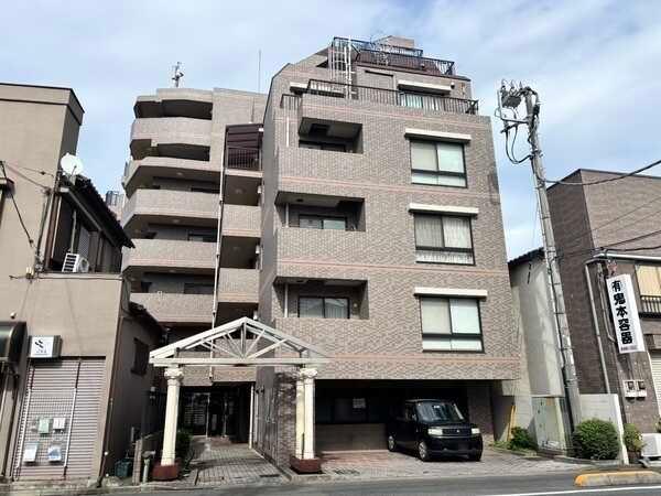 東武伊勢崎線「梅島」駅徒歩10分の立地。3階部分の南西角住戸、南向きにつき陽当り・通風良好です。