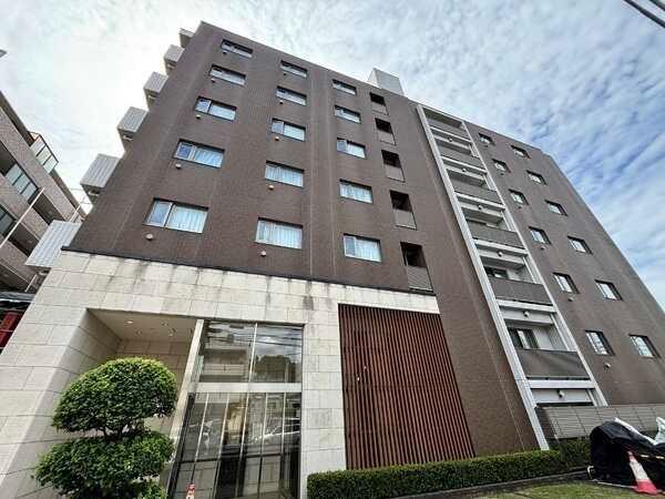 JR横須賀線・湘南新宿ライン宇須「保土ケ谷」駅まで徒歩11分。潤い豊かな川沿いのロケーションです。