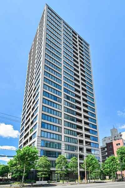 商業施設、文化施設などが融合する麻布台ヒルズ近接。地上29階建ての制震構造タワーマンション。