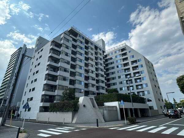 みなとみらい線「元町・中華街」駅徒歩2分、JR京浜東北線「石川町」駅徒歩14分のアクセス良好な立地。