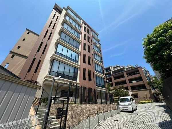 2019年8月築。総戸数116戸のRC造レジデンス。7階建の3階部分、通風良好な南西向き住戸です。