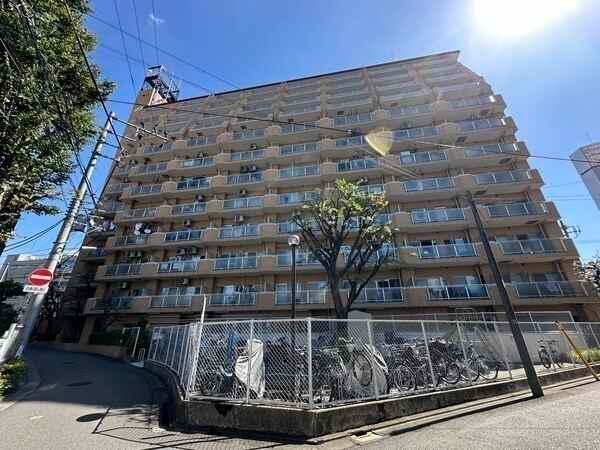 複数路線が利用可能です。通勤時間や目的によって路線の使い分けができ、生活利便性が向上します。