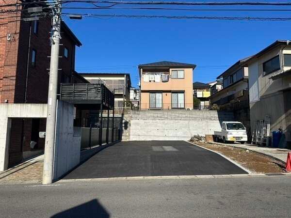 横浜市ブルーライン「上永谷」駅徒歩9分。さまざまなプランが検討できそうな整形地×平坦地です。