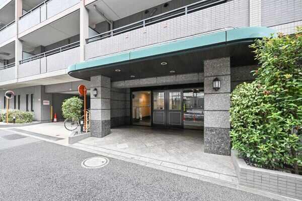 7階建の6階部分(上階なし)の角部屋住戸
