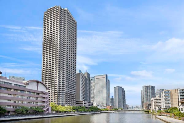 リバーサイドに佇む住まい。利便性と自然の豊かさを兼ね備えた魅力的な環境。理想の暮らしが叶います。