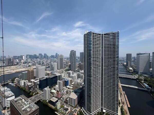 43階部分、北東向きにつきバルコニーからは築地方面や朝潮運河を望めます（天候によります）
