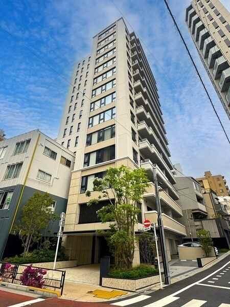都営大江戸線「本郷三丁目」駅 徒歩7分、東京メトロ丸ノ内線「御茶ノ水」駅 徒歩8分他複数路線利用可。