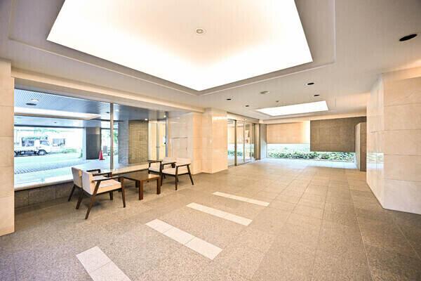 三菱地所コミュニティによる日勤管理体制。オートロックや宅配ボックスあり。24時間ゴミ出し可能です。