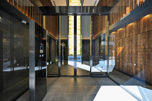 2019年1月築、阪急不動産・京急不動産分譲。地上13階建、総戸数57戸。ペット飼育可(細則有り)。