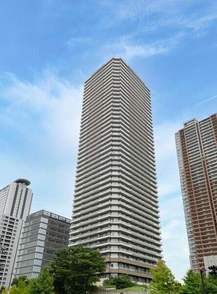 横須賀線「武蔵小杉」駅徒歩3分、東急東横線「武蔵小杉」駅徒歩8分、南武線「武蔵小杉」駅徒歩10分