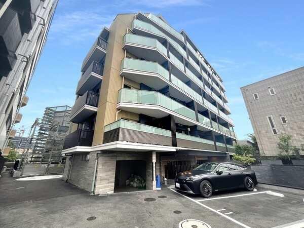 共用廊下は外の影響を受けにくい内廊下設計