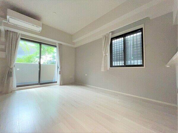 共用廊下は外の影響を受けにくい内廊下設計