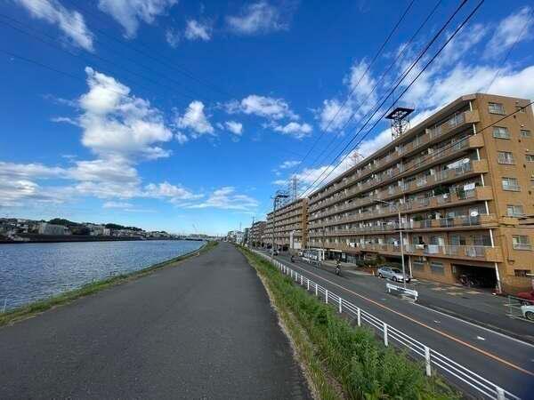 鶴見川沿いに建てられたマンションなので、自然の豊かさを身近に感じながらお過ごしいただけます。