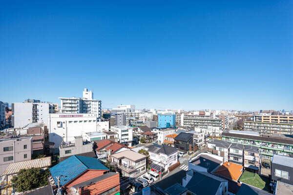 キッチン収納棚下段にはテレビ台がございます。