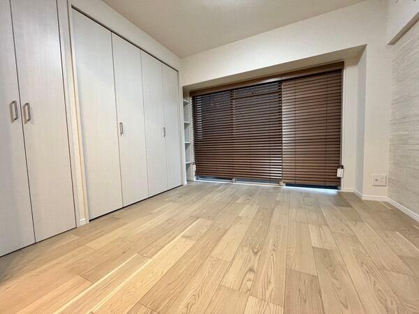 洋室側からのリビングの様子です。