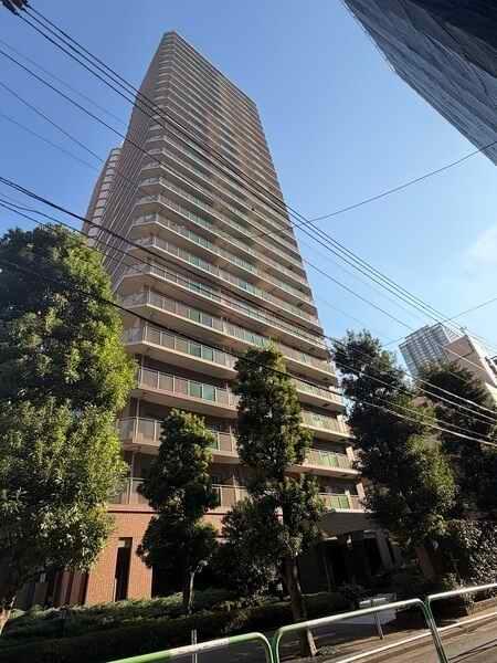 RC造地上28階地下1階建8階部分、山手線内側という好立地。商業施設に近く生活に便利なエリアです。