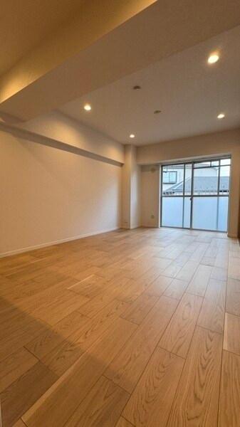 南東向きバルコニーに面するLDKは約12.7帖。お手入れしやすい全居室フローリング仕様です。