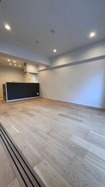 南東向きバルコニーに面するLDKは約12.7帖。お手入れしやすい全居室フローリング仕様です。