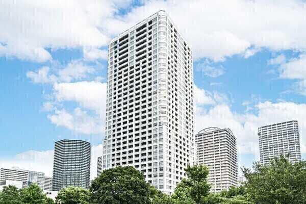 大規模再開発が進む品川エリアに佇む住まい。JR山手線「品川」駅徒歩13分他、複数沿線利用可能です。