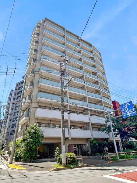 総戸数43戸、11階建マンションの4階部分に位置します。陽当り・通風・眺望良好な北東向き角住戸。