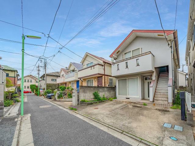 現地（古家あり）：写真右の戸建