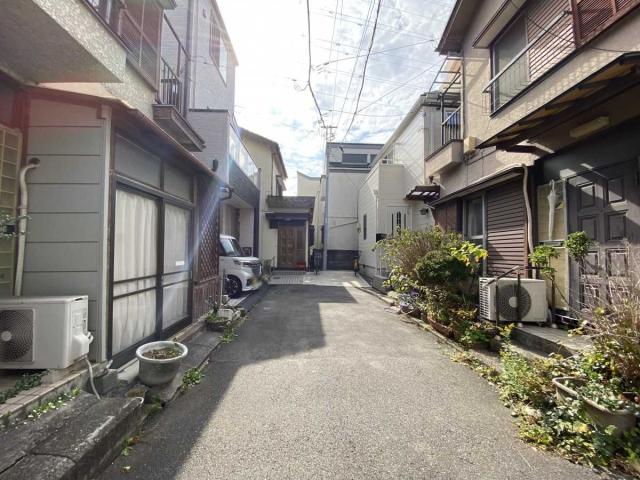 前面道路（撮影年月：2025年11月）