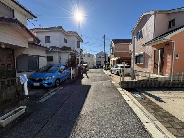 前面道路(撮影年月：2025年12月)