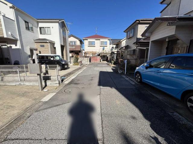 前面道路(撮影年月：2025年12月)