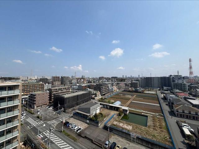 眺望：東側眺望。前面に高い建物がなく、眺望良好です