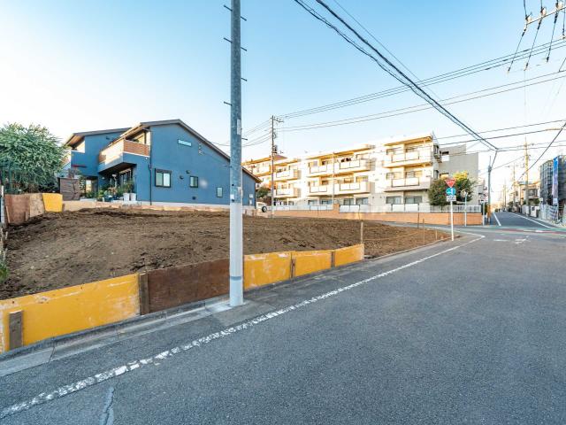 現地：全4区画、区画4：写真左（撮影年月：2025年12月）