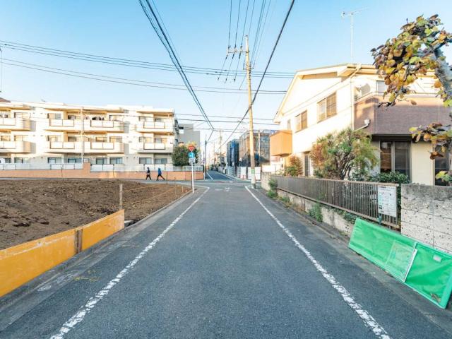 前面道路：東側前面道路 全4区画、区画4：写真右奥（撮影年月：2025年12月）