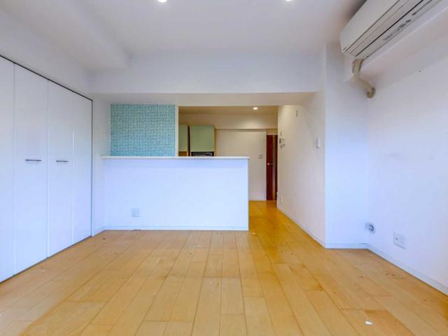 リビング・ダイニング：家具調度品は価格に含まれません(撮影年月：2025年12月)